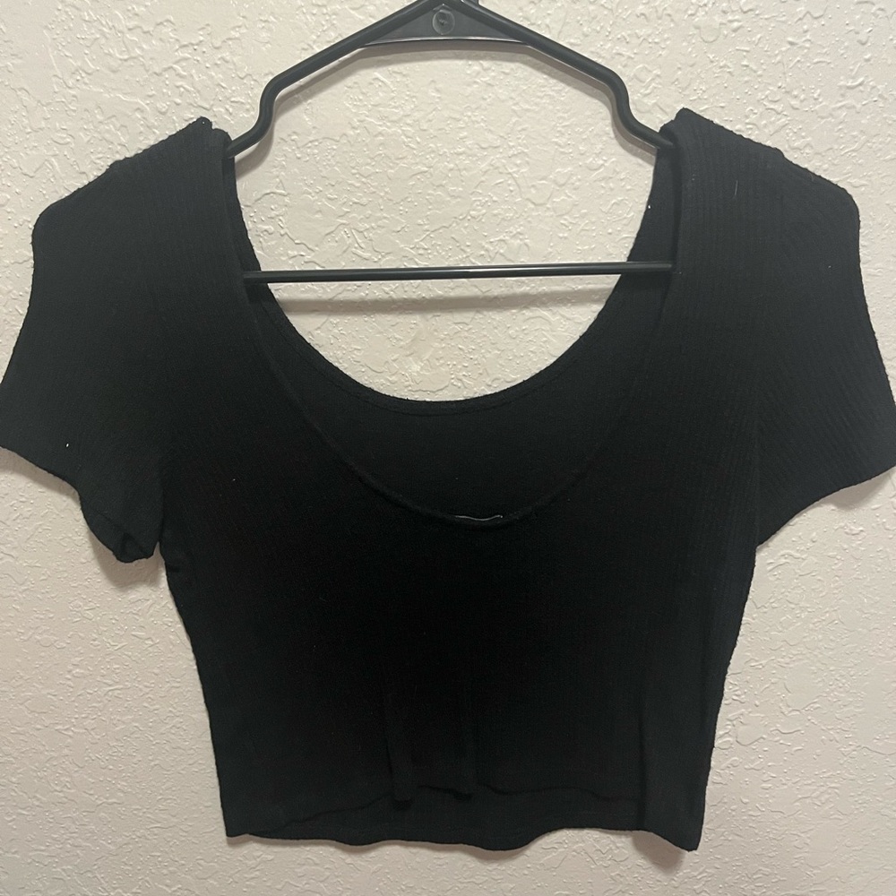 Scoop Neck Black Crop